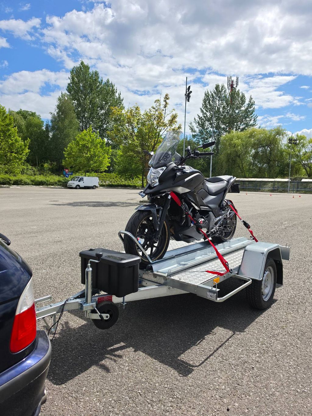 Moto trailer 46